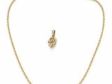 un collier en or avec un pendentif en diamant monté sur une chaîne