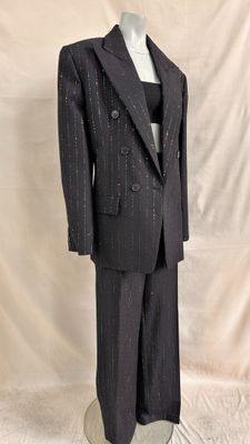 an image of a suit and tie on a mannequin