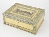une boîte ancienne en argent et en or, ornée d'une image représentant un château