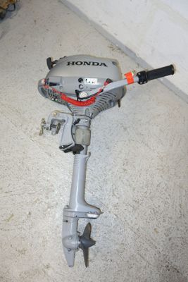 a small motor that is sitting on the floor