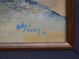 une peinture à l'huile représentant une scène de plage avec un bateau dans l'eau