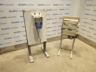 une photo montrant quelques machines installées dans une pièce