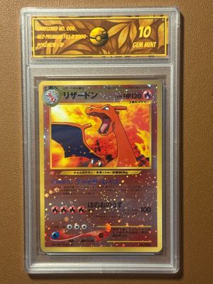 une carte à collectionner Pokémon sur laquelle figure l'image d'un personnage Pokémon