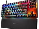 un gros plan d'un clavier sur fond blanc