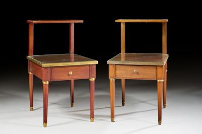 paire de tables de chevet de l'époque de George II, en acajou et ornées de montures en laiton