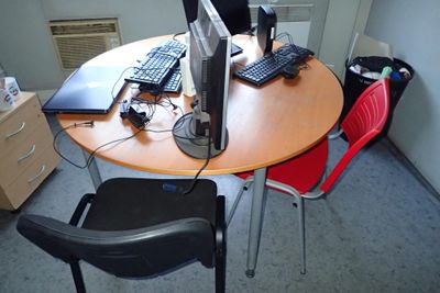 Une table ronde, deux chaises 💳 Participation en présentiel …