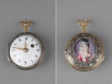 deux vues différentes d'une montre de poche plaquée or représentant une femme
