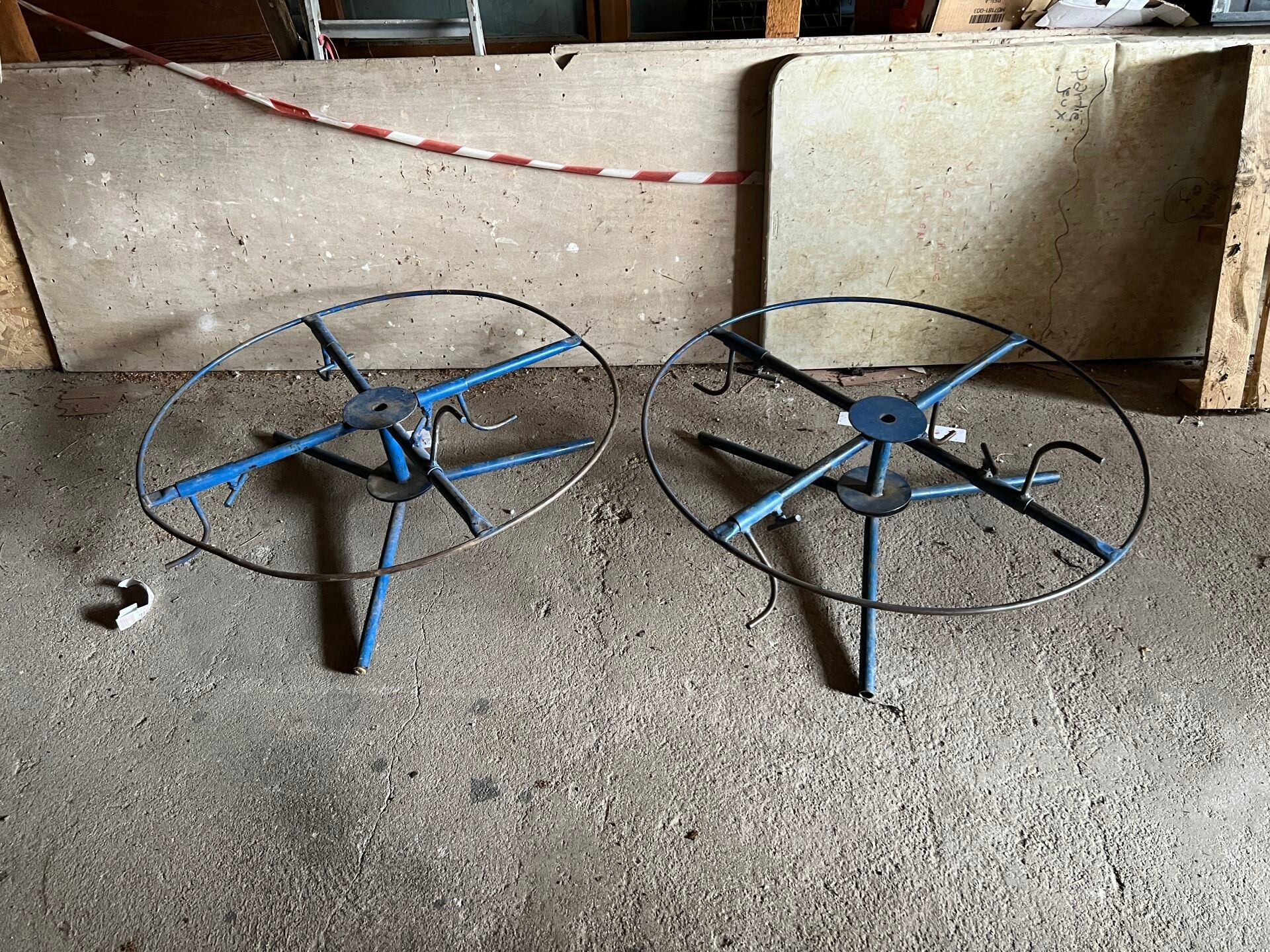 2 DEROULEURS métal laqué pour tuyau et fil