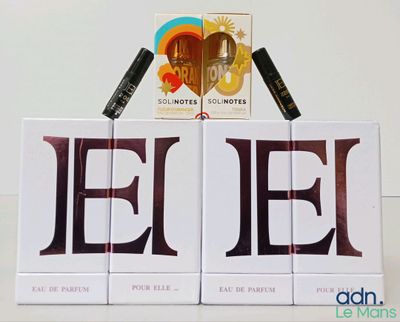 trois paquets de cigarettes empilés les uns sur les autres