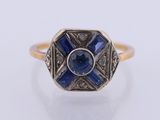 une bague ancienne sertie de saphir et de diamants