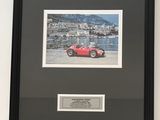 photo encadrée représentant une voiture de sport rouge devant un plan d'eau