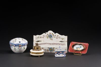 Ensemble en faïence régionale composée d’un porte-plume/encr… - Photo 1