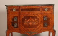 Commode sauteuse de forme rectangulaire, en bois de placage … (photo 2)