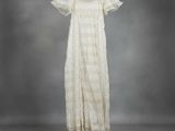 une robe blanche sur un mannequin mannequin mannequin mannequin mannequin mannequin mannequin mannequin mannequin mannequin