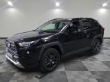 Une Toyota RAV 2020 dans un showroom au sol à carreaux