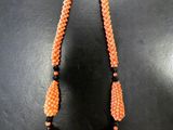 gros plan d'un collier sur un mannequin mannequin