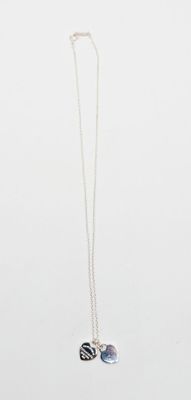 Collier plaqué argent avec un pendentif à motif zébré et une chaîne en argent