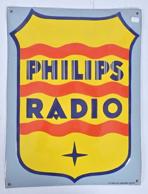 enseigne « Phillips Radio » accrochée au mur d'un immeuble, avec une étoile