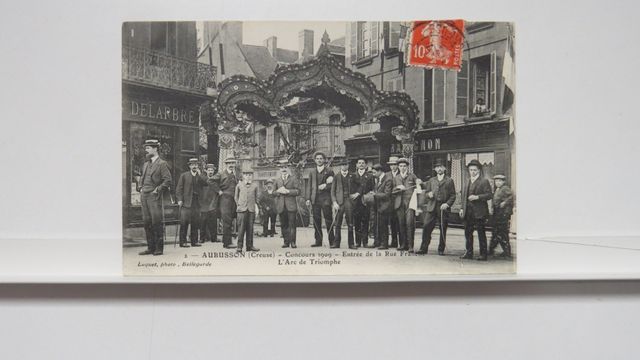 Aubusson : Concours 1909. Entrée de la Rue Franche. L’Arc de Trio...