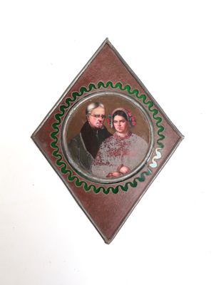 une photo d'une photo d'un homme et d'une femme dans un cadre photo
