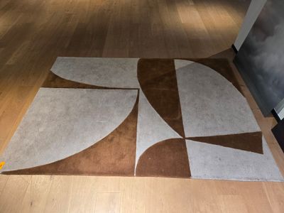 Tapis "Vived" Prix de vente TTC : 1319€ Mise à prix : 100€