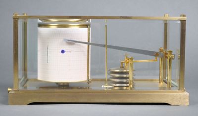 Léon MAXANT Baromètre enregistreur ou barographe en laiton, …