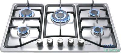quatre brûleurs sur la plaque de cuisson de la cuisinière