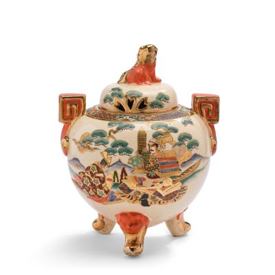 une image représentant un vase blanc et rouge orné d'un lion