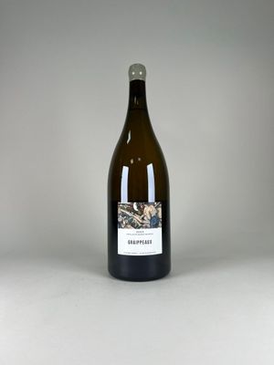 la bouteille de vin est vide sur la table