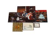 une photo d'une collection de peintures asiatiques exposées