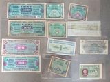 de nombreux types de billets exposés dans une vitrine