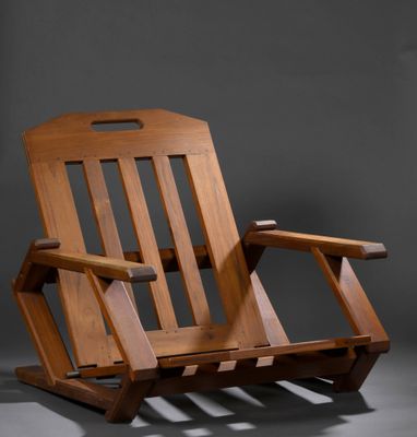 une image représentant un fauteuil à bascule en bois sur fond gris