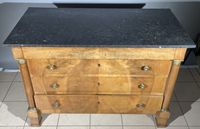 Commode en placage de noyer ouvrant à quatre tiroirs, les mo… (photo 2)