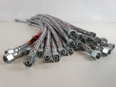 a bunch of hoses that are sitting on a table