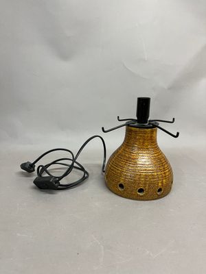 ACCOLAY Lampe en céramique à base ajourée, à décor sur une f… - Photo 1