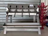une machine posée sur une table