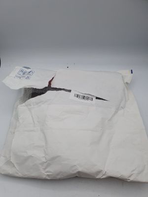 un sac de nourriture posé sur une table