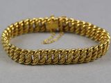 un bracelet plaqué or à maillons