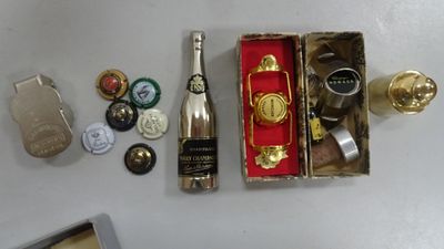 Ensemble sur le thème du Champagne : Bouchons métalliques do…