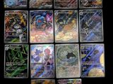 gros plan d'un jeu de cartes sur une table
