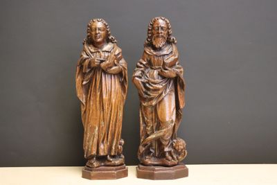paire de figurines anciennes en bois sculpté représentant deux femmes