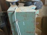 a green machine that is sitting in the middle of a room