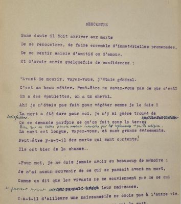 un gros plan d'un morceau de papier sur lequel on a écrit