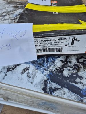 Mitigeur lavabo haut Zazzeri, coloris inox, article neuf.