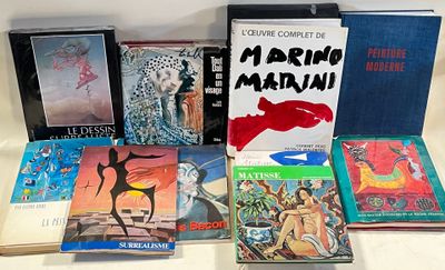 beaucoup de livres sur la table