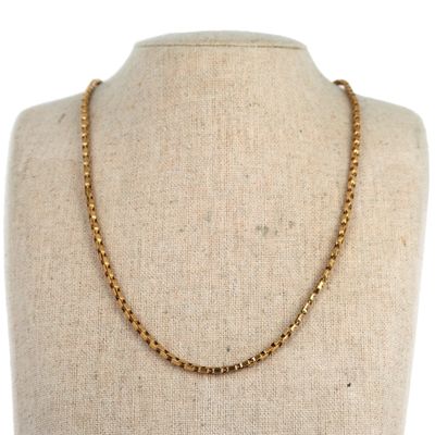 gros plan d'un collier sur un mannequin mannequin mannequin mannequin mannequin mannequin mannequin mannequin mannequin