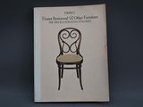 un livre sur la couverture duquel figure l'image d'une chaise