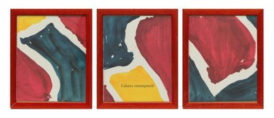 trois tableaux encadrés, de couleurs et de formes différentes, sur fond blanc
