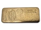 une barre d'or sur fond blanc