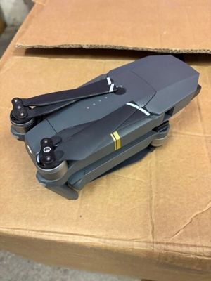 un boîtier sur lequel se trouve une télécommande